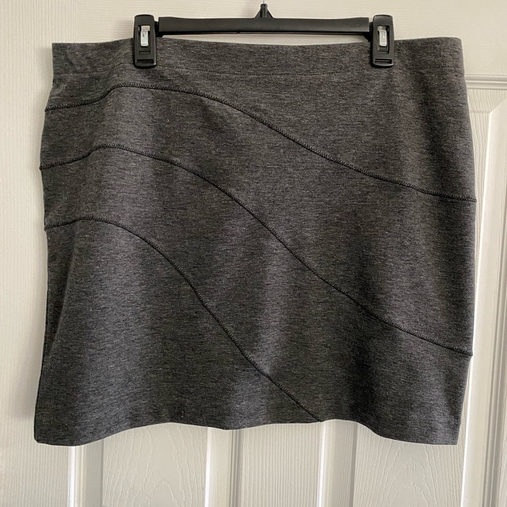 Vera Wang Stretch Pull-on Skirt
